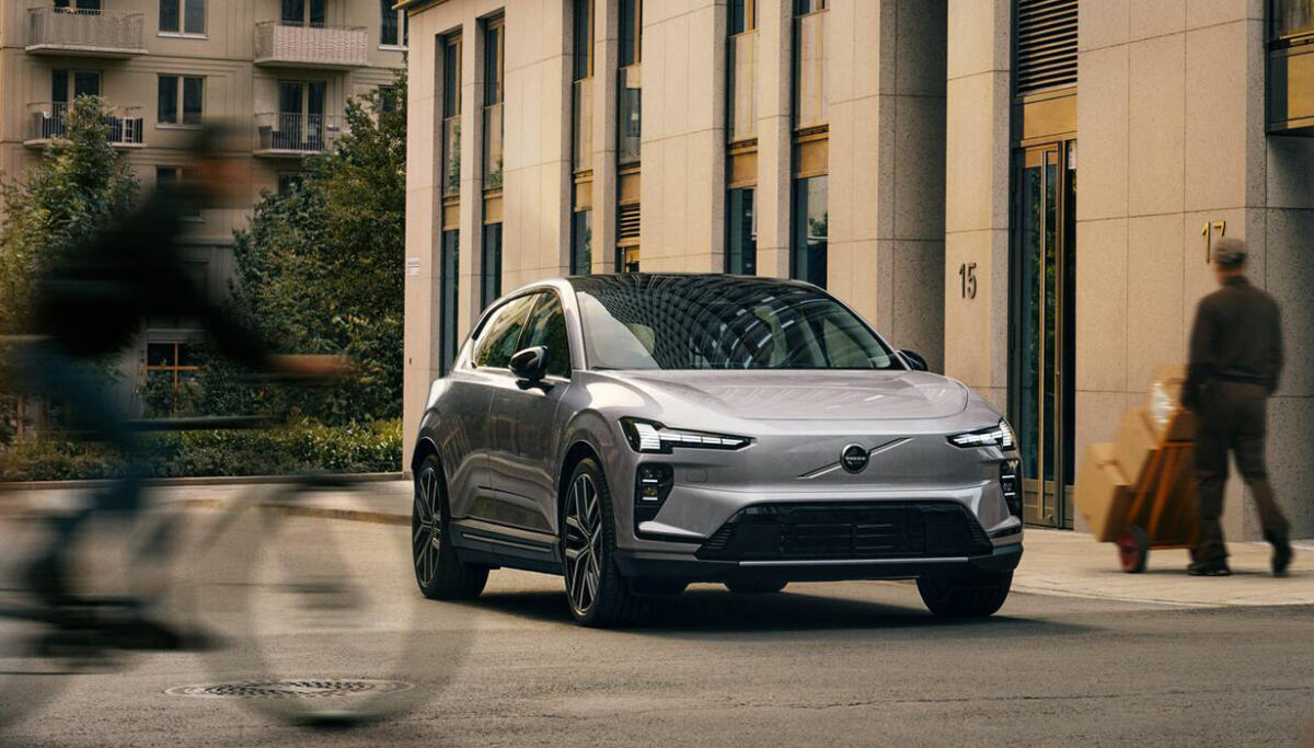 Nya helelektriska Volvo EX60: en bil som du kan f&ouml;ra ett naturligt samtal med.