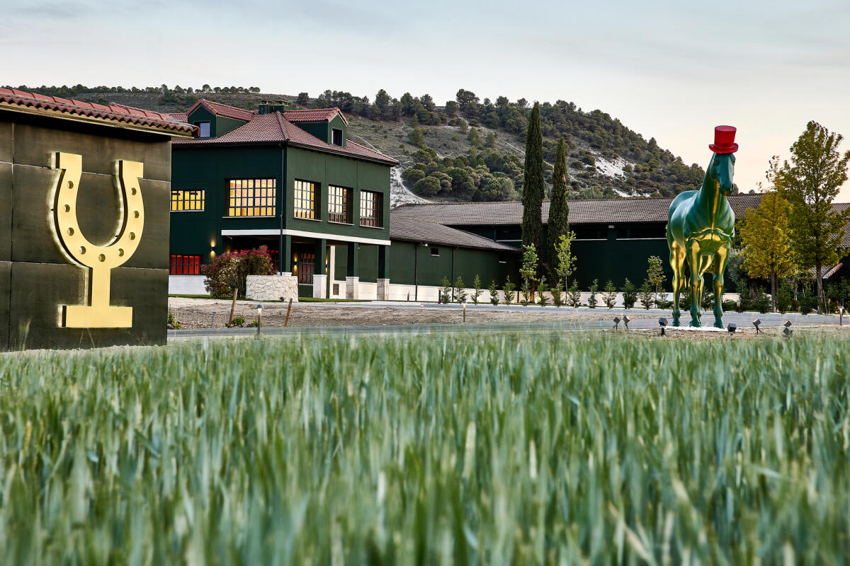 Vino y golf unen Suecia y Bodegas Virtus en un viaje experiencial