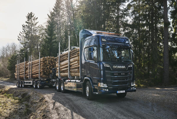 Scania V8 lidera la revolución del transporte con la legalización del dúo tráiler y el ya existente mega