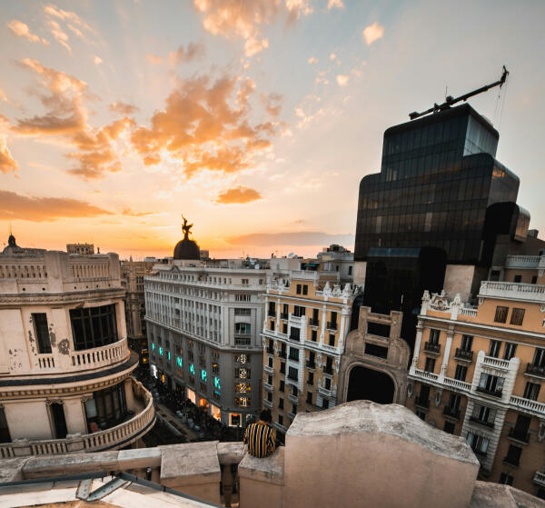 Spanien som investeringsdestination: m&ouml;jligheter och praktiska utmaningar f&ouml;r den svenska investeraren