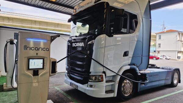 Scania korsar Europa helt elektriskt 6 stopp och över 3500 kilometer